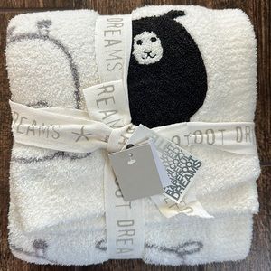 Barefoot dreams baby blanket